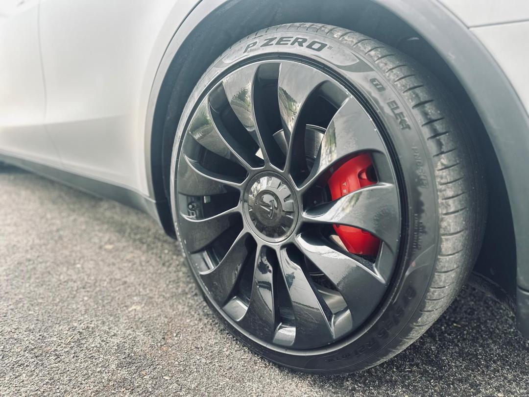 
								TESLA MOOEL Y 480 PERFORMANCE AWO 75 KWH full									