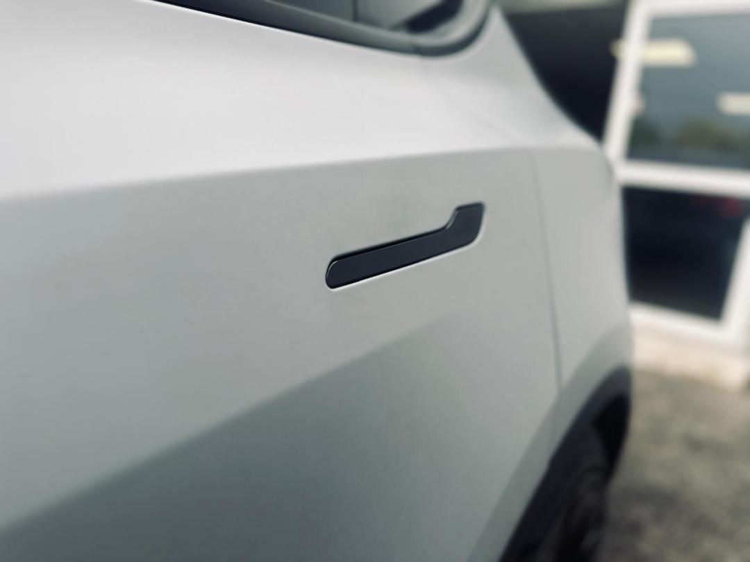 
								TESLA MOOEL Y 480 PERFORMANCE AWO 75 KWH full									