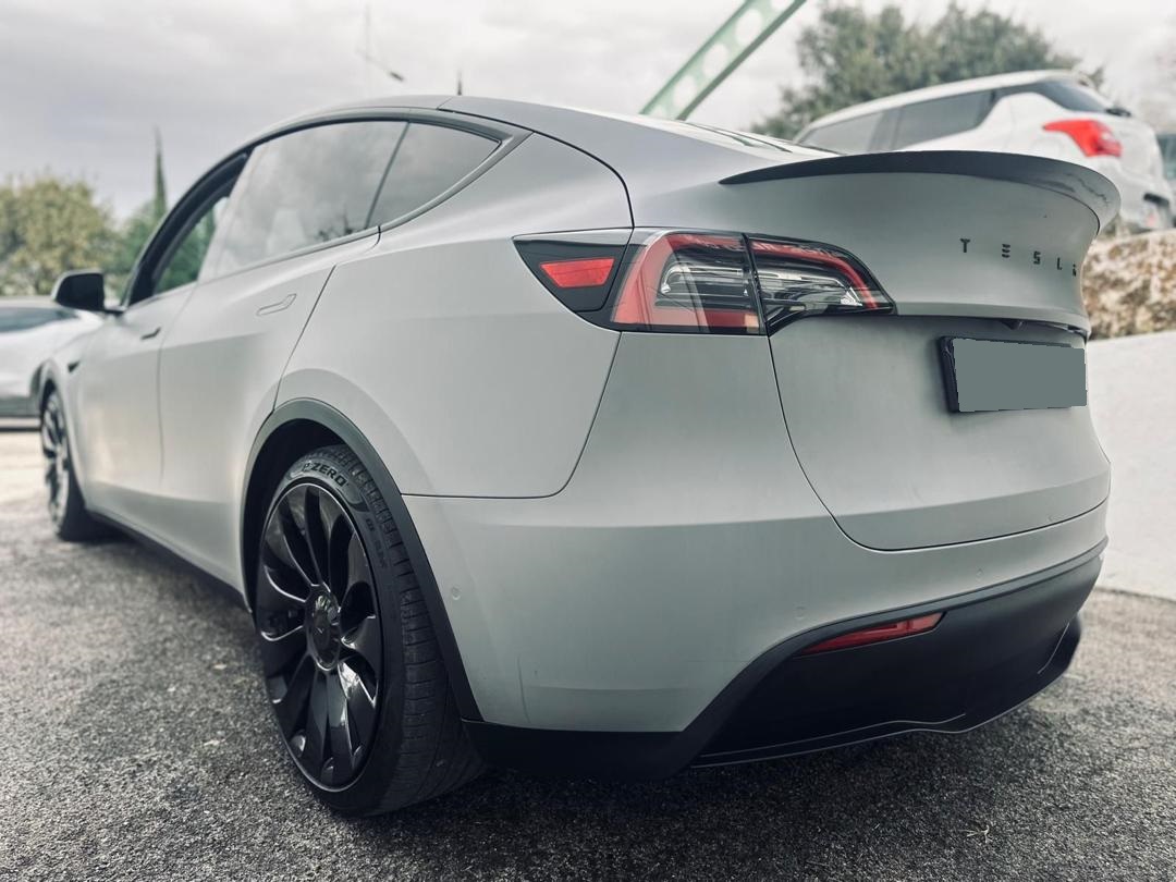 
								TESLA MOOEL Y 480 PERFORMANCE AWO 75 KWH full									