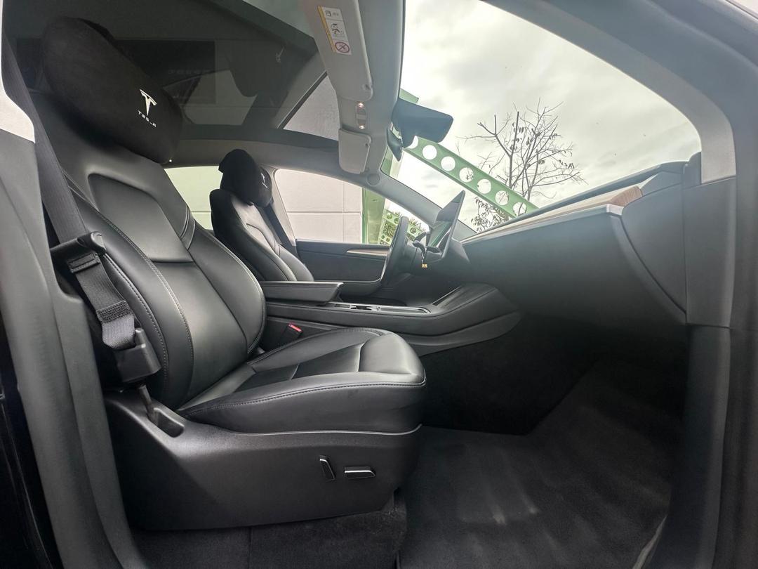 
								TESLA MOOEL Y 480 PERFORMANCE AWO 75 KWH full									