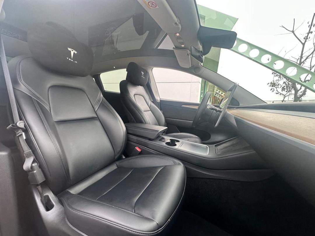 
								TESLA MOOEL Y 480 PERFORMANCE AWO 75 KWH full									