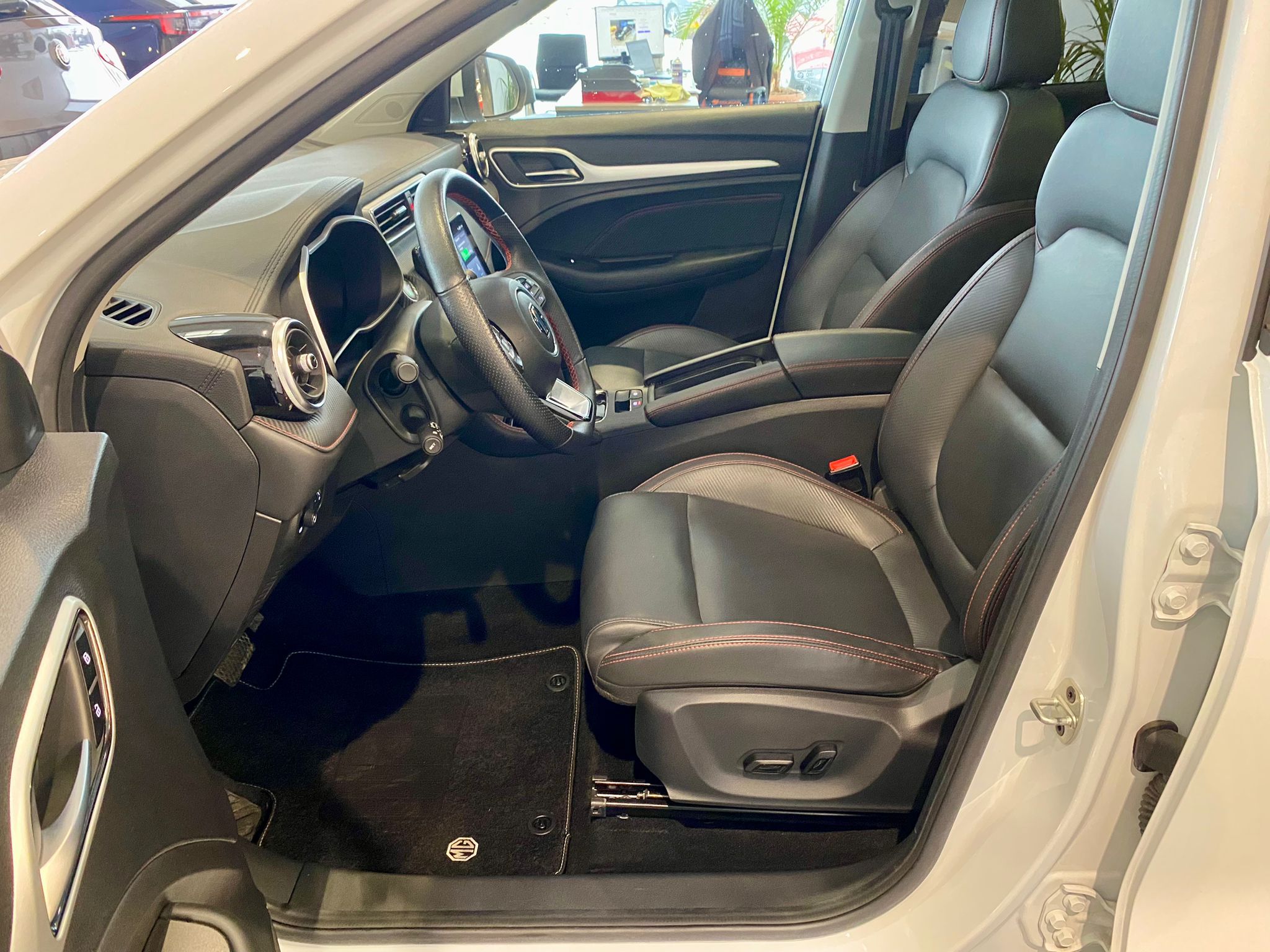 
								MG MG ZS II EV AUTONOMIE ETENDUE 70KWH 115 KW 2WD LUXURY full									