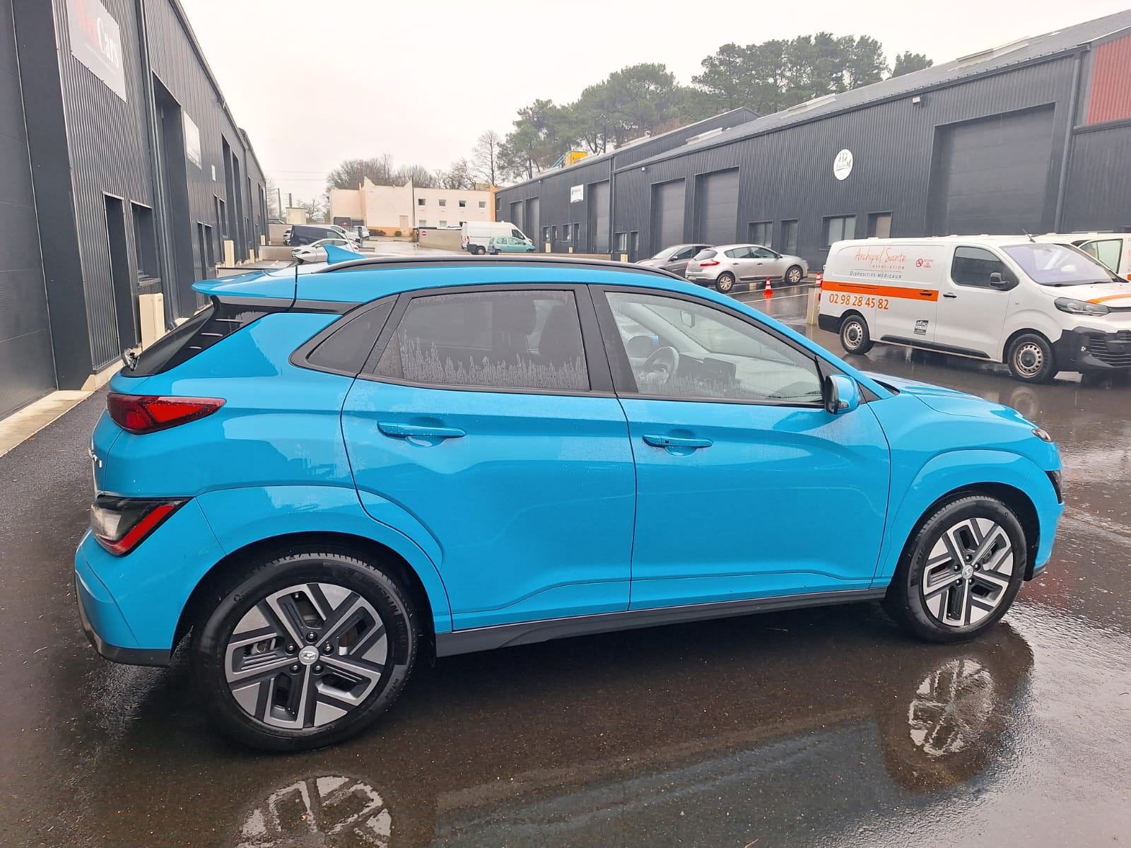 
								HYUNDAI Kona full									