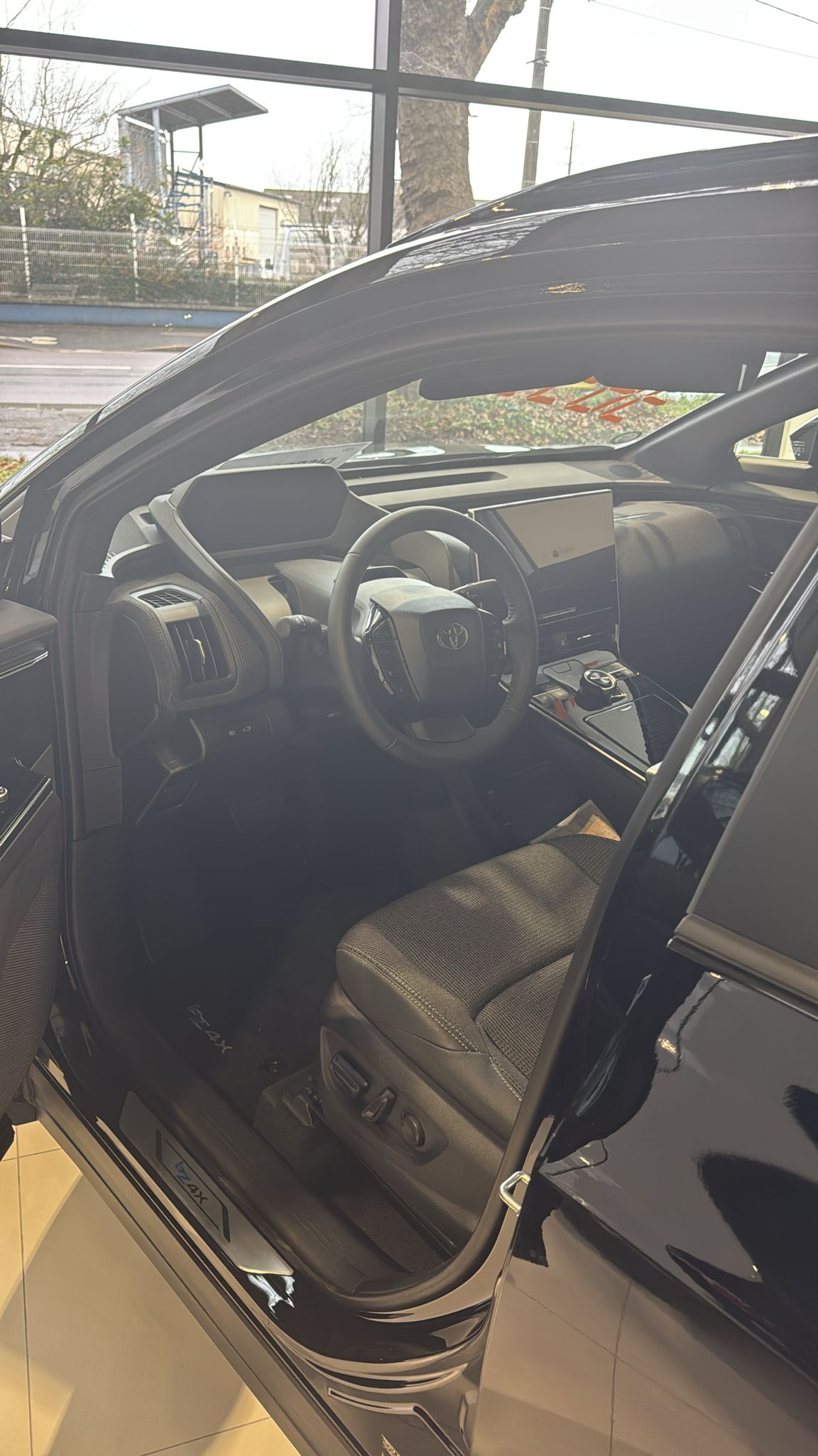 
								TOYOTA BZ4X 11KW AWD ORIGIN 71.4 KWH full									