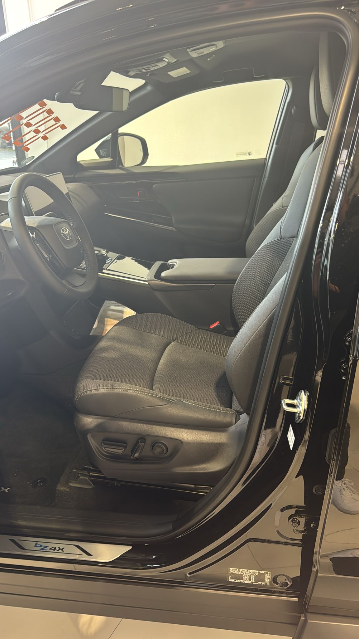 
								TOYOTA BZ4X 11KW AWD ORIGIN 71.4 KWH full									