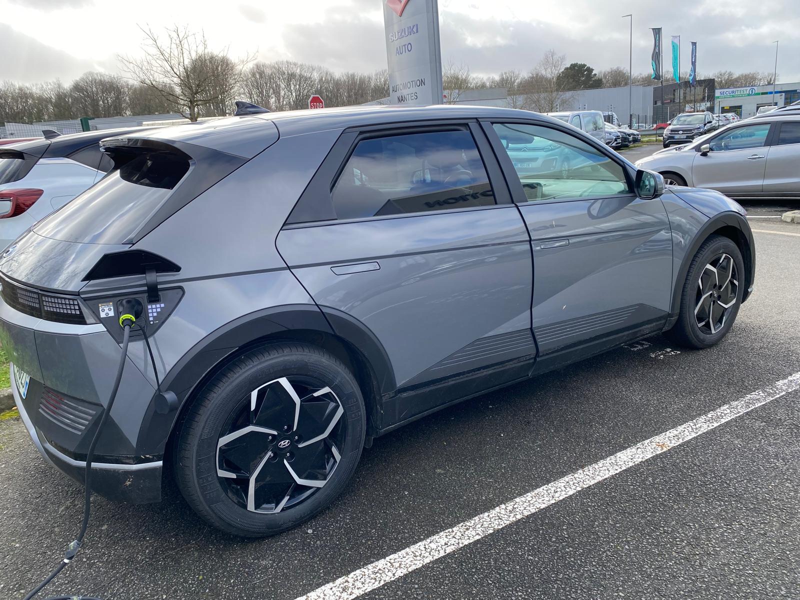 
								Hyundai Ioniq 77 kWh – 229ch Executive) full									