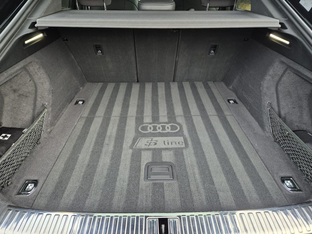 
								2023 Audi Q8 e-tron **VERKOCHT** full									