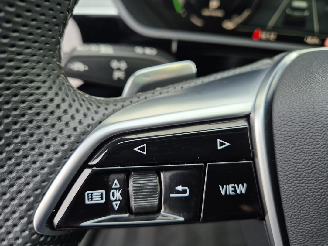
								2023 Audi Q8 e-tron **VERKOCHT** full									