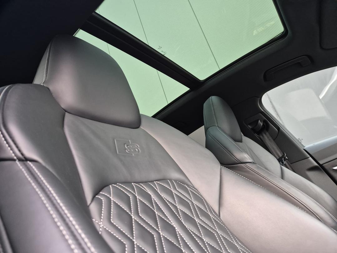 
								2023 Audi Q8 e-tron **VERKOCHT** full									