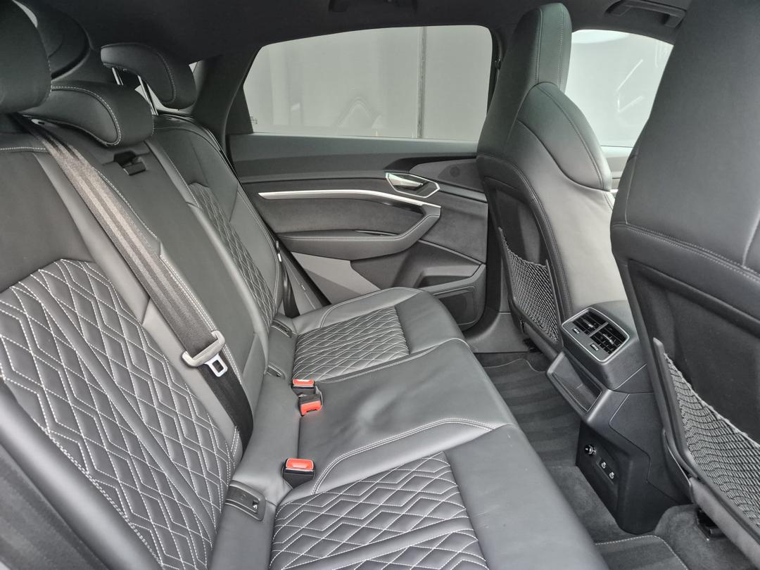 
								2023 Audi Q8 e-tron **VERKOCHT** full									