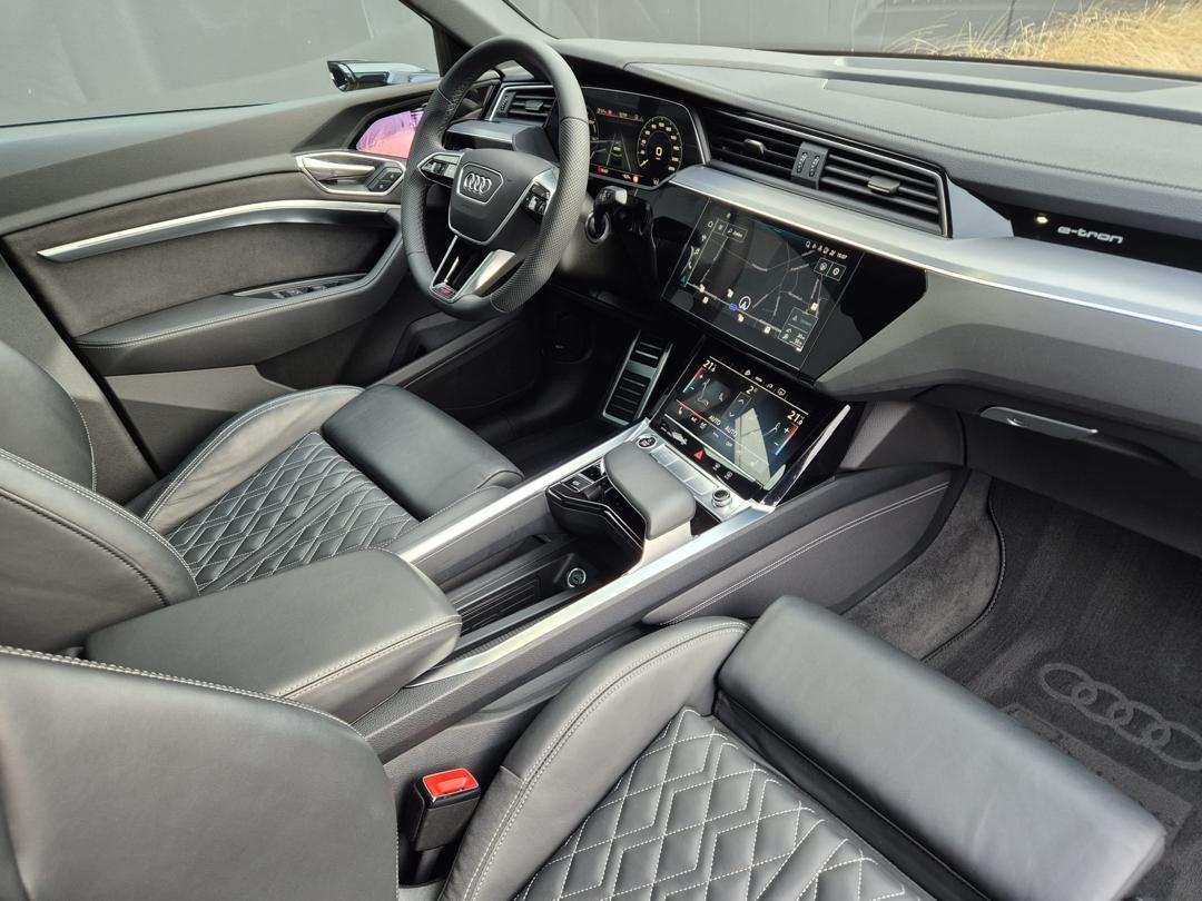 
								2023 Audi Q8 e-tron **VERKOCHT** full									