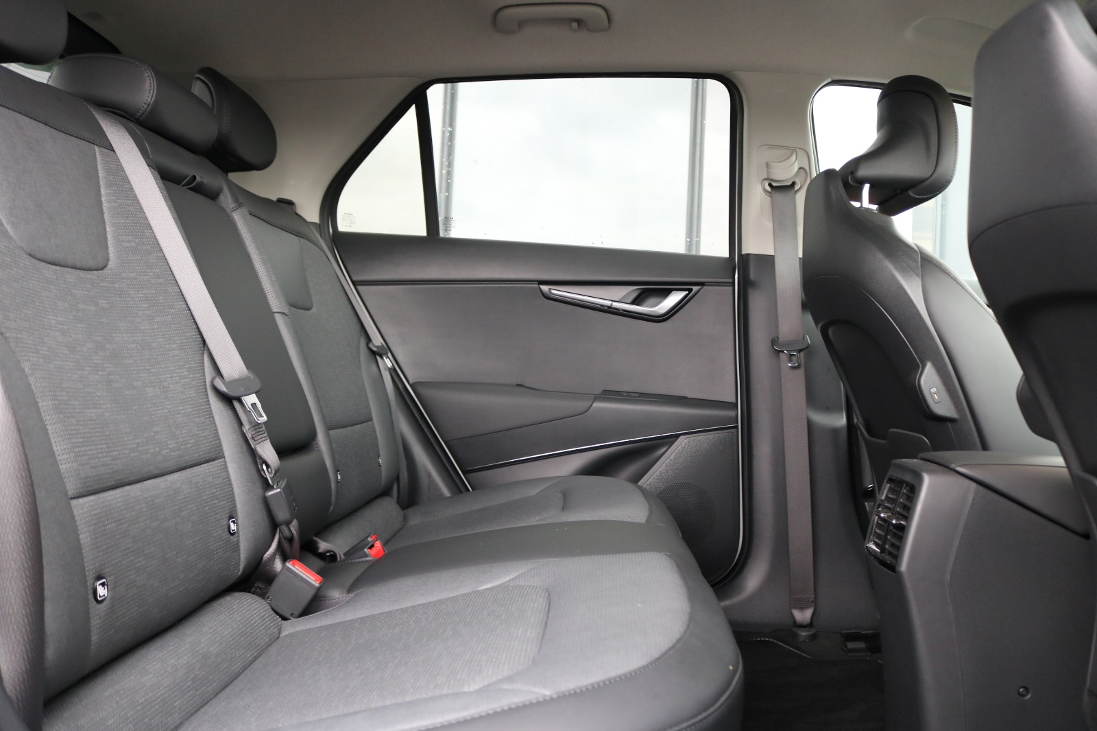
								KIA NIRO full									