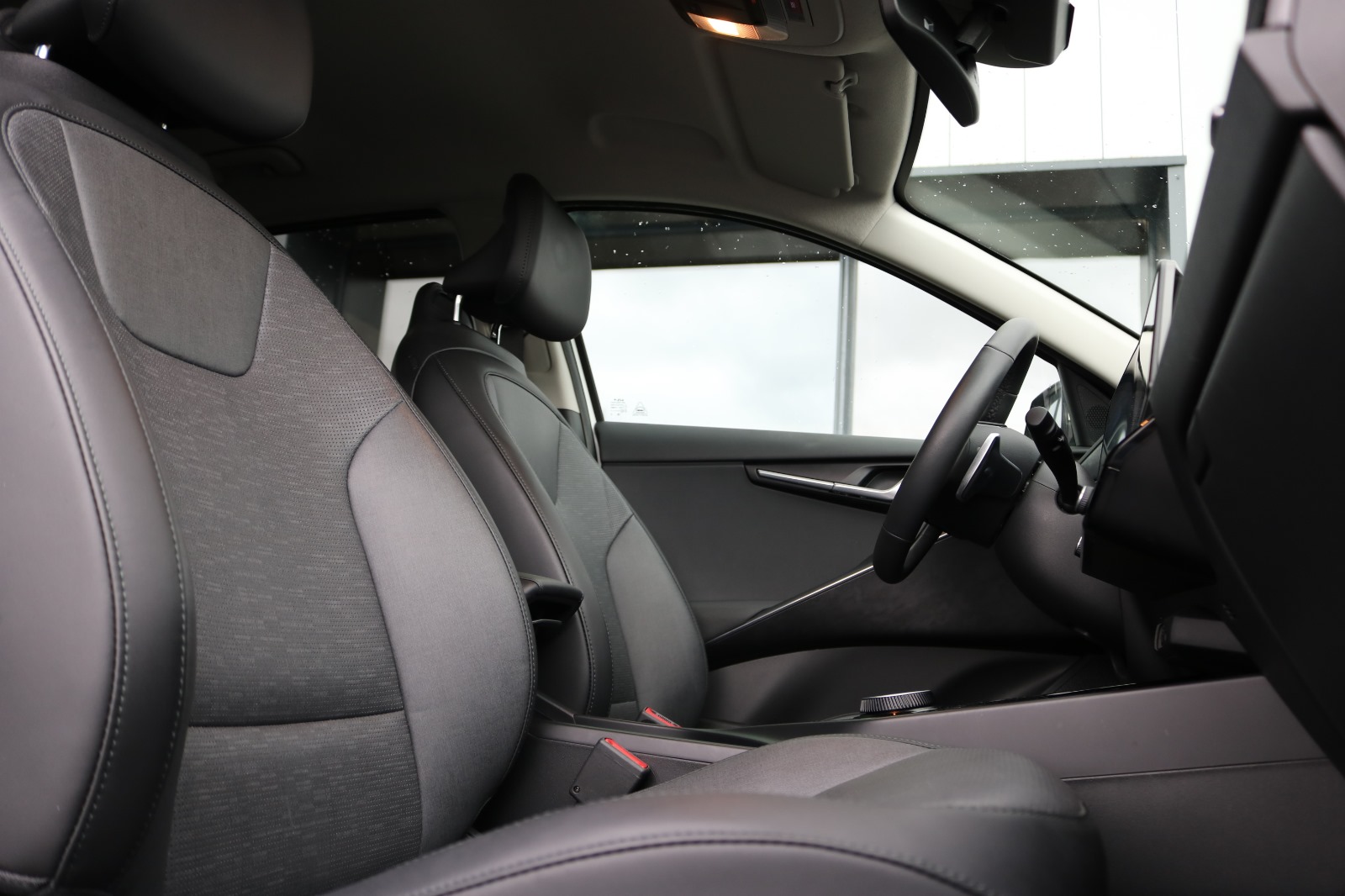 
								KIA NIRO full									