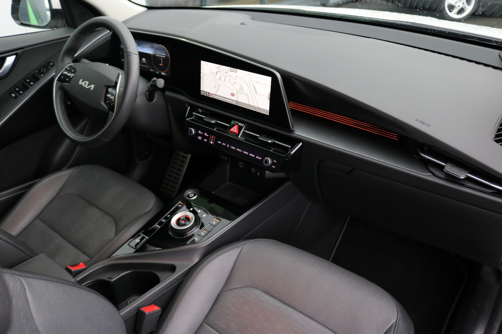 
								KIA NIRO full									