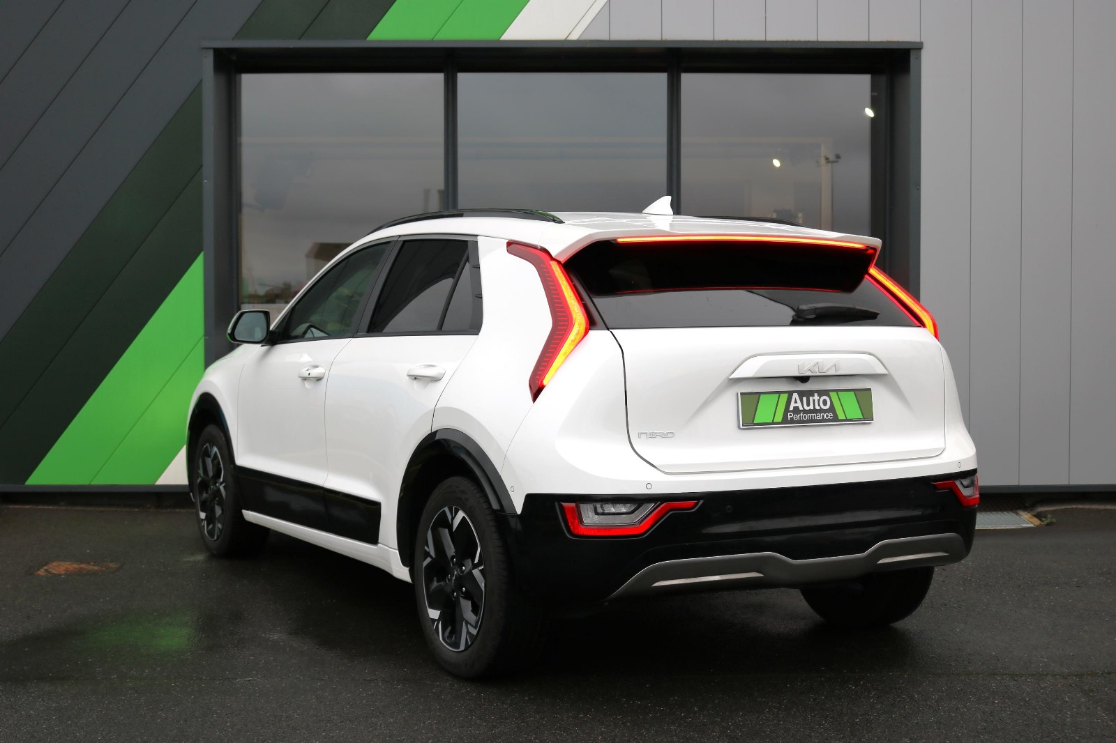 
								KIA NIRO full									