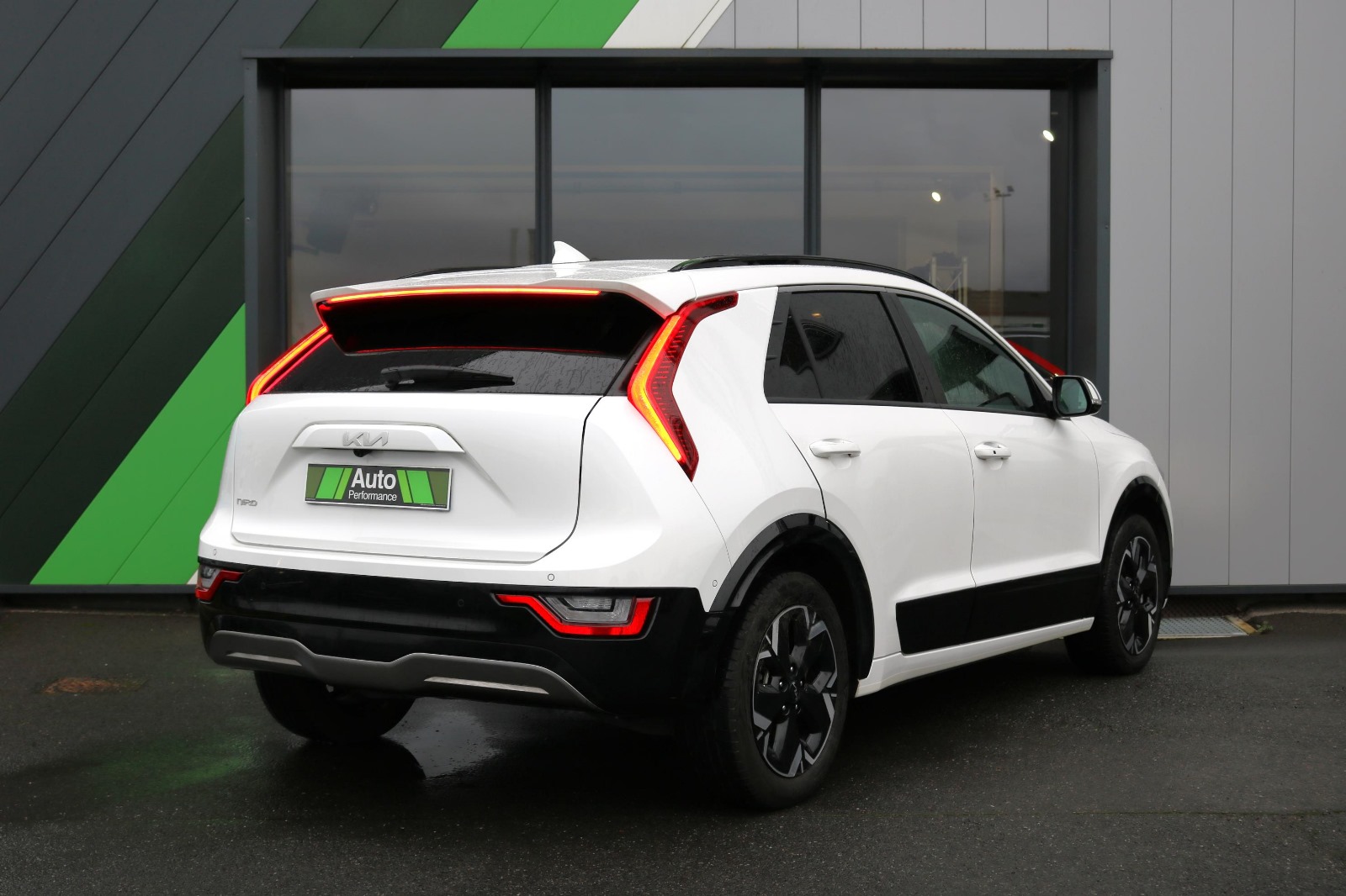 
								KIA NIRO full									