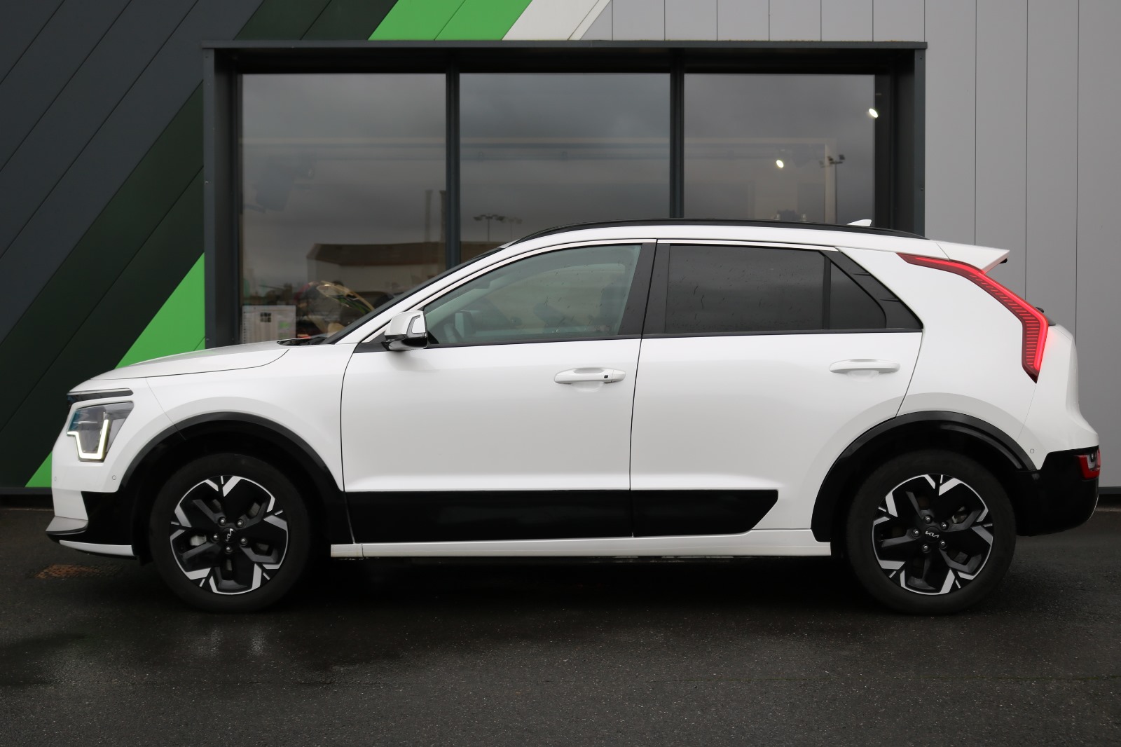 
								KIA NIRO full									