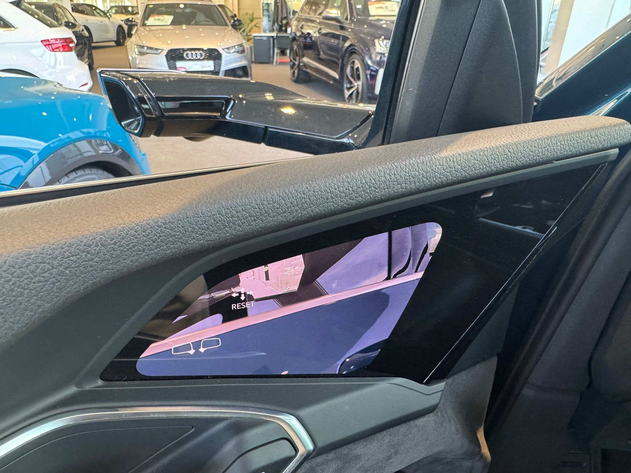 
								2021 AUDI E-TRON full									