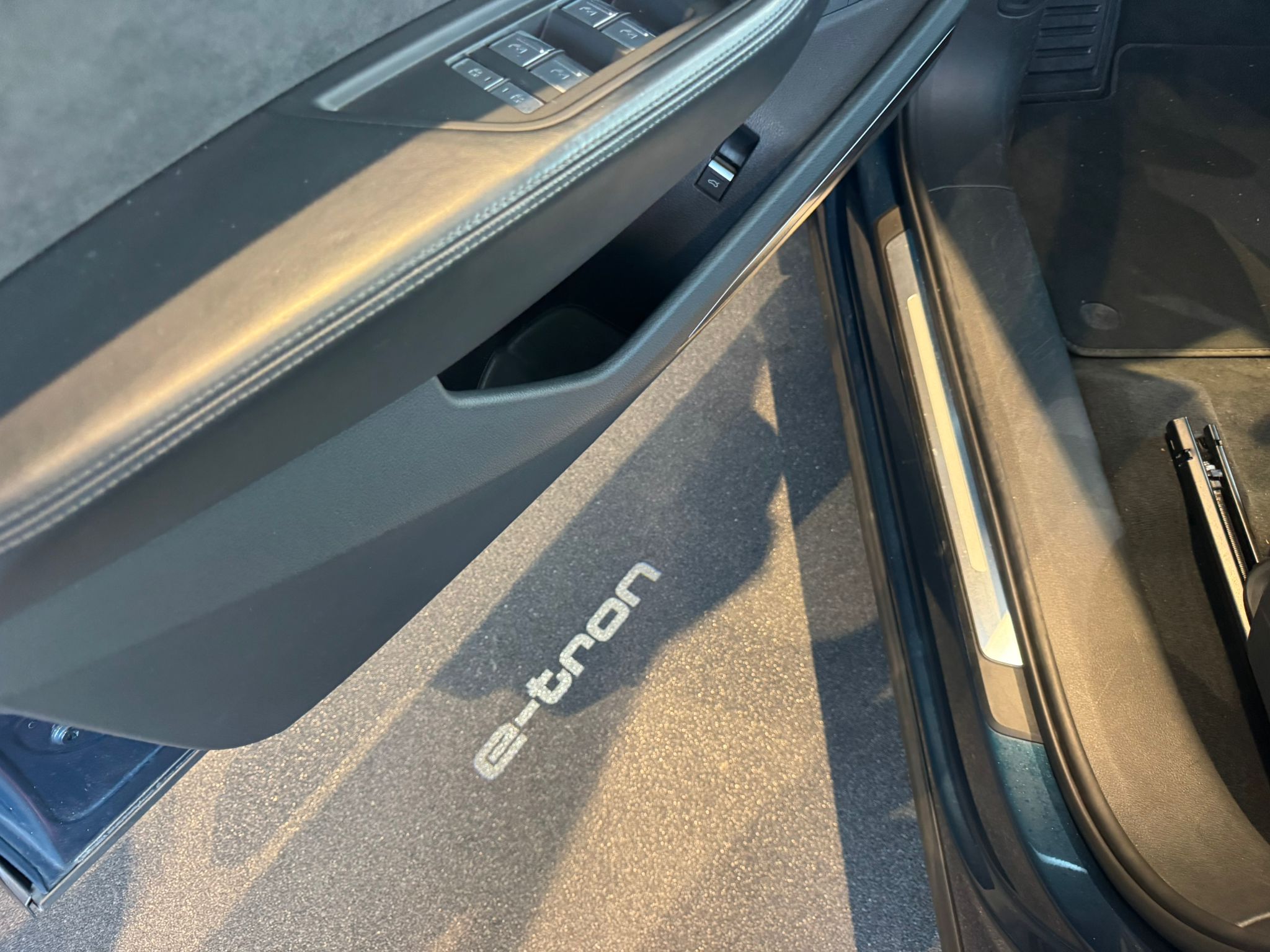 
								2021 AUDI E-TRON full									