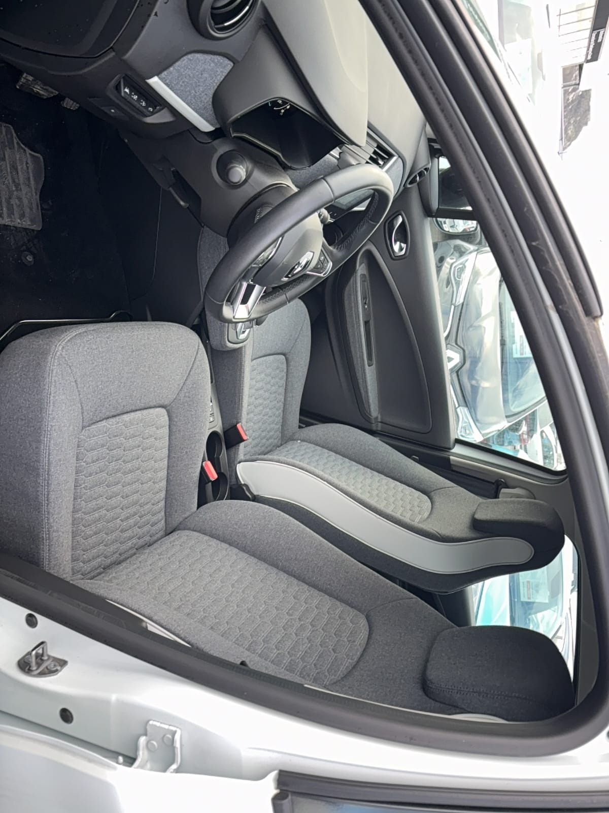
								RENAULT ZOE full									