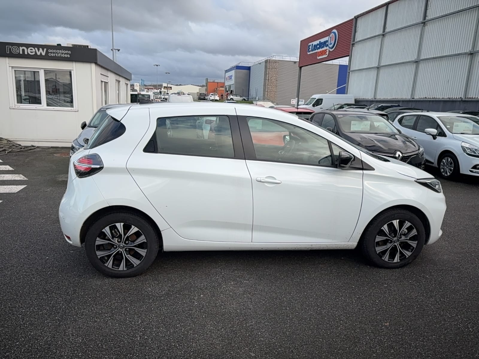 
								RENAULT ZOE full									