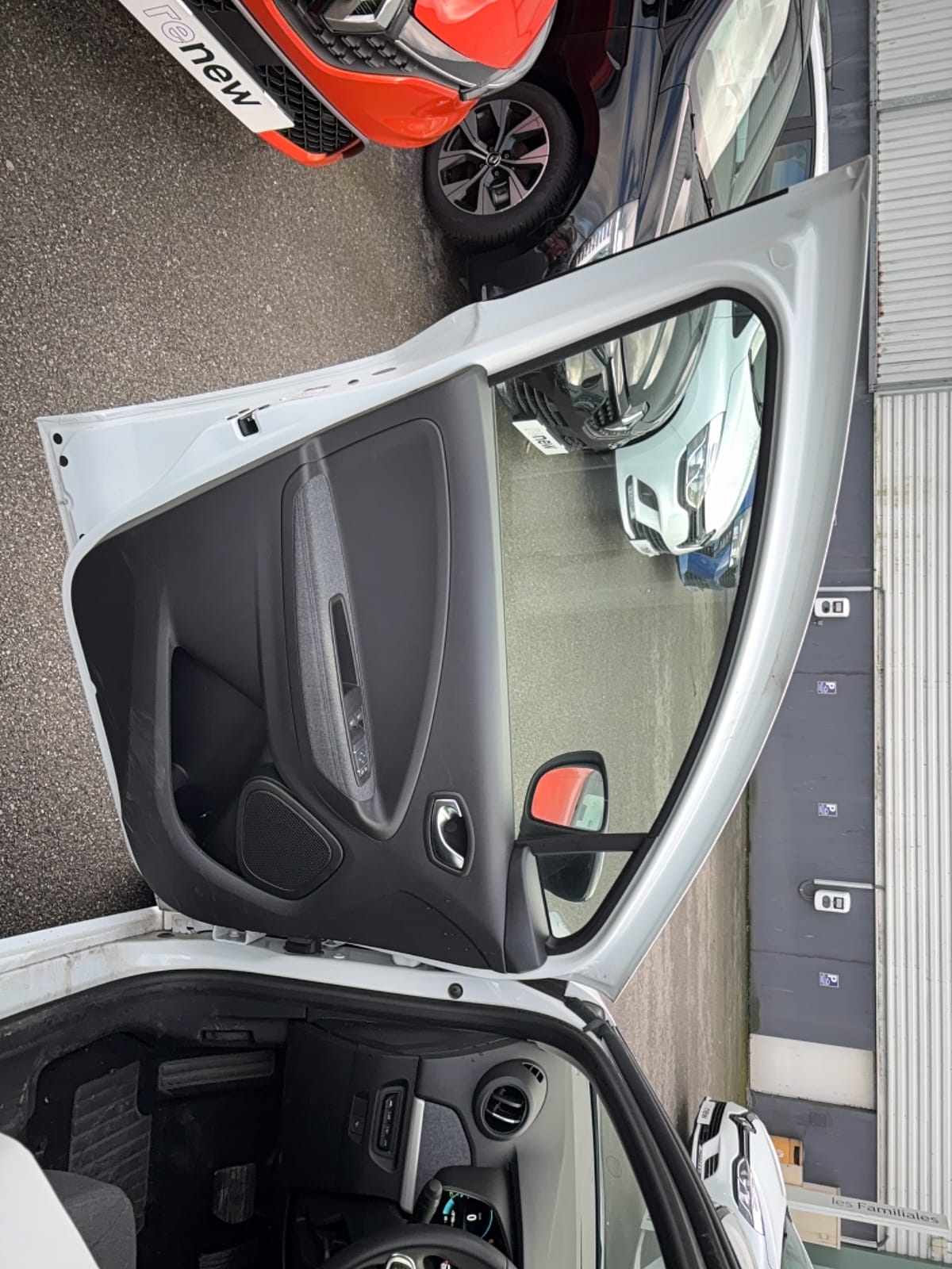 
								RENAULT ZOE full									