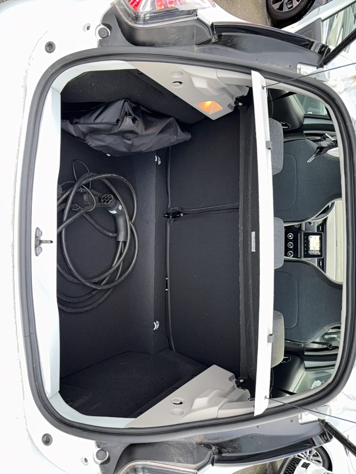 
								RENAULT ZOE full									