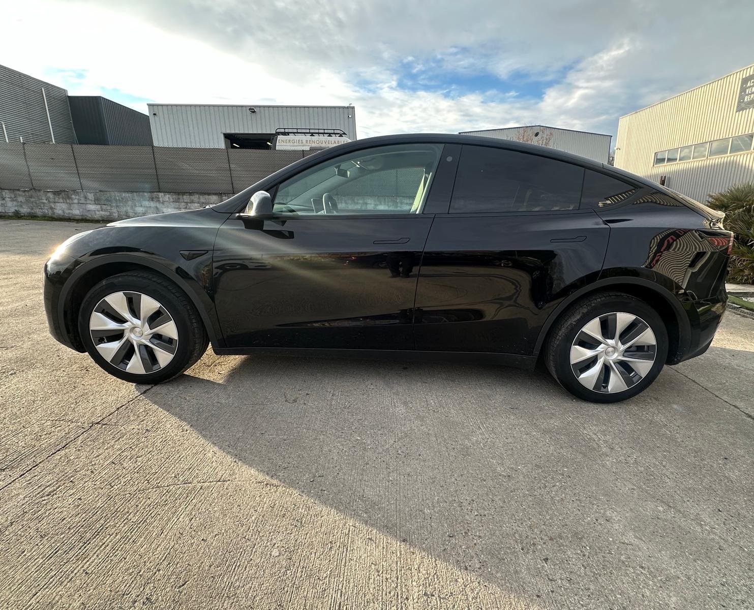 
								Tesla Model Y Standard full									