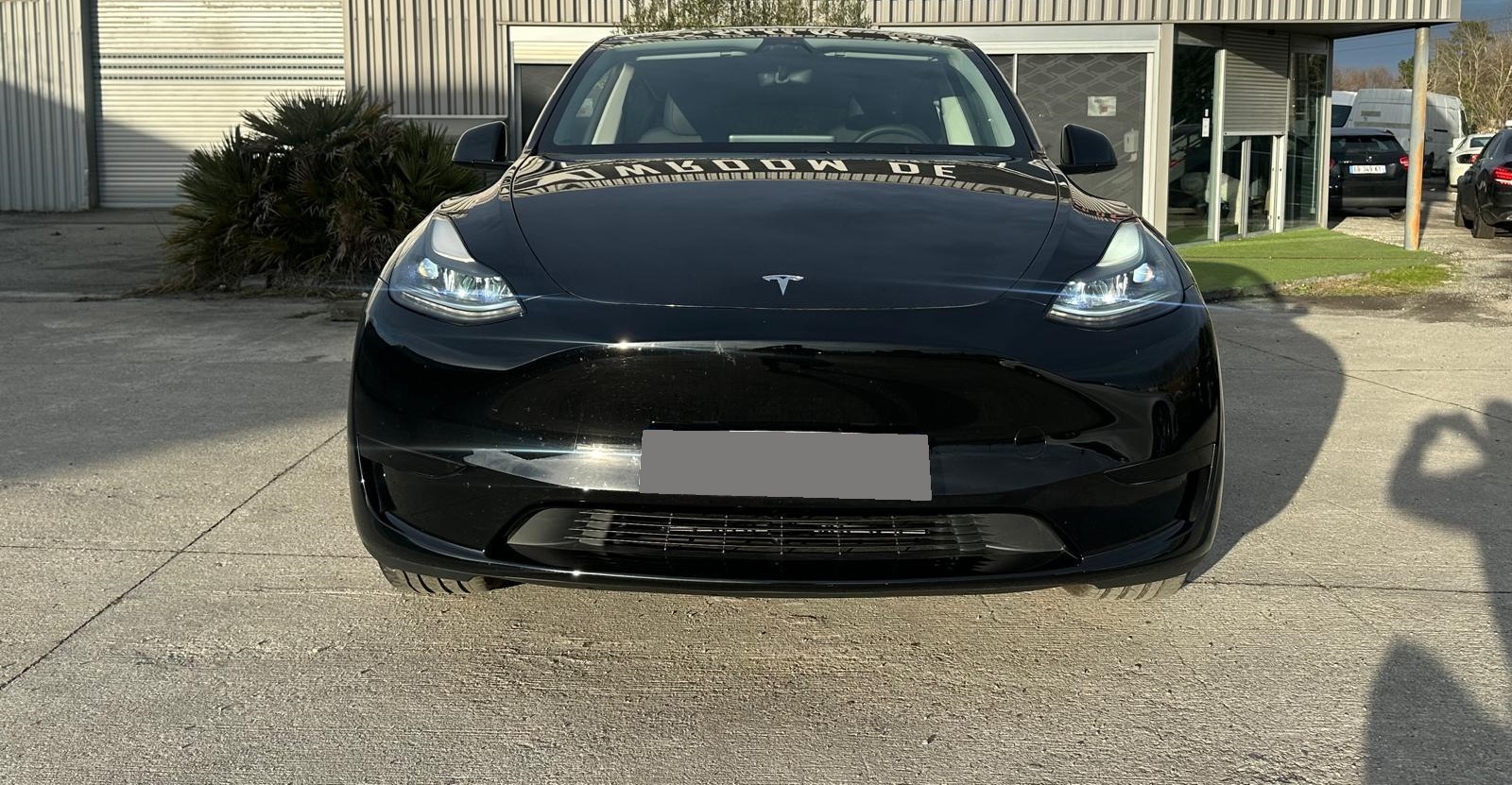 
								Tesla Model Y Standard full									
