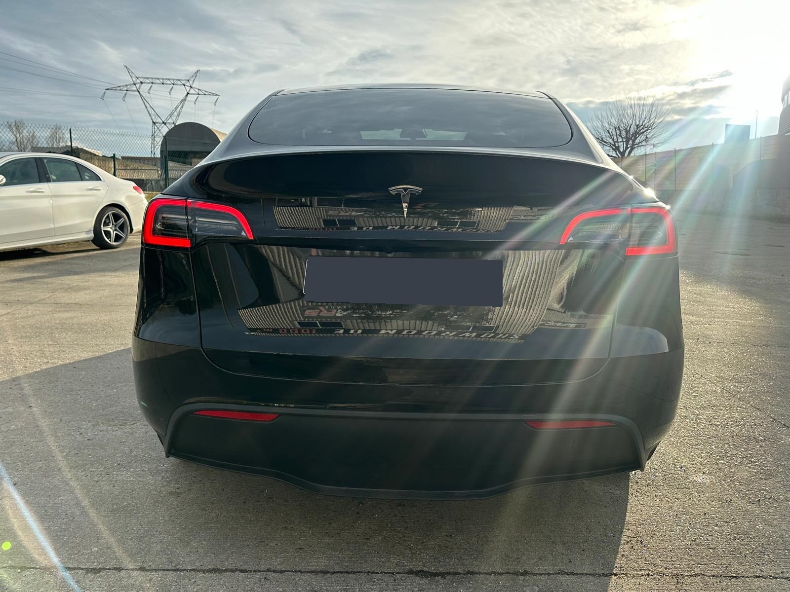 
								Tesla Model Y Standard full									
