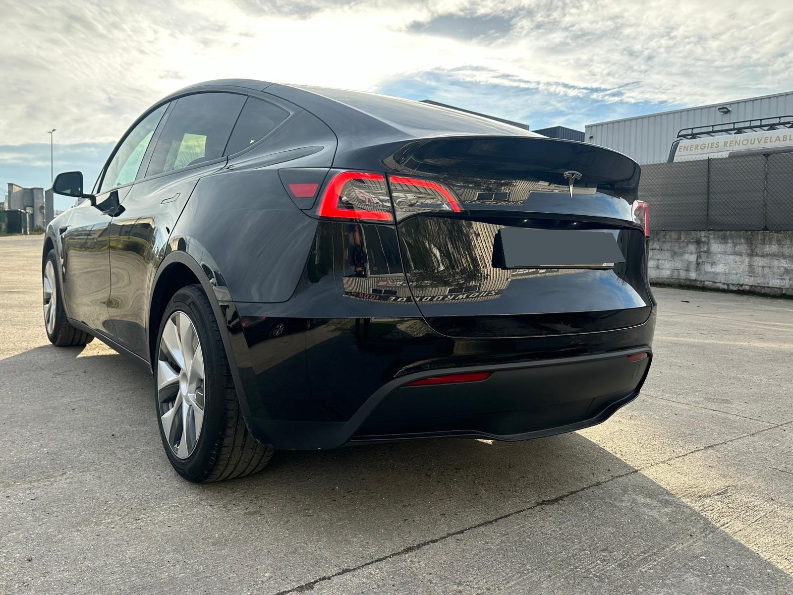 
								Tesla Model Y Standard full									