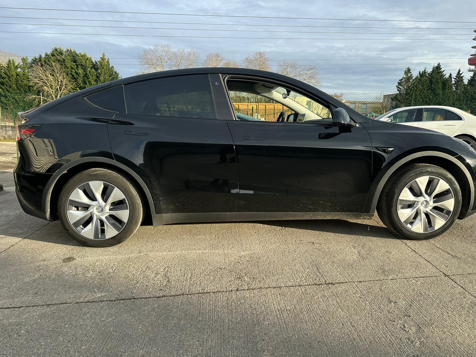 
								Tesla Model Y Standard full									