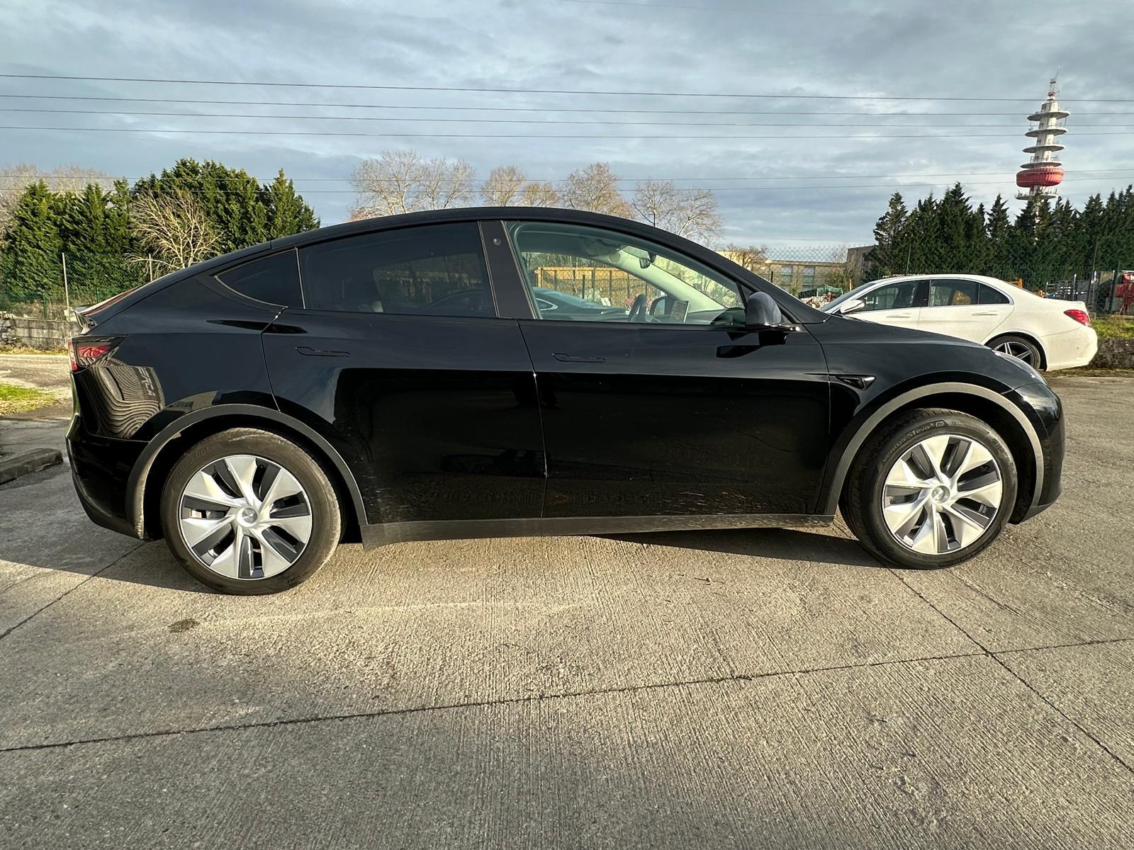 
								Tesla Model Y Standard full									