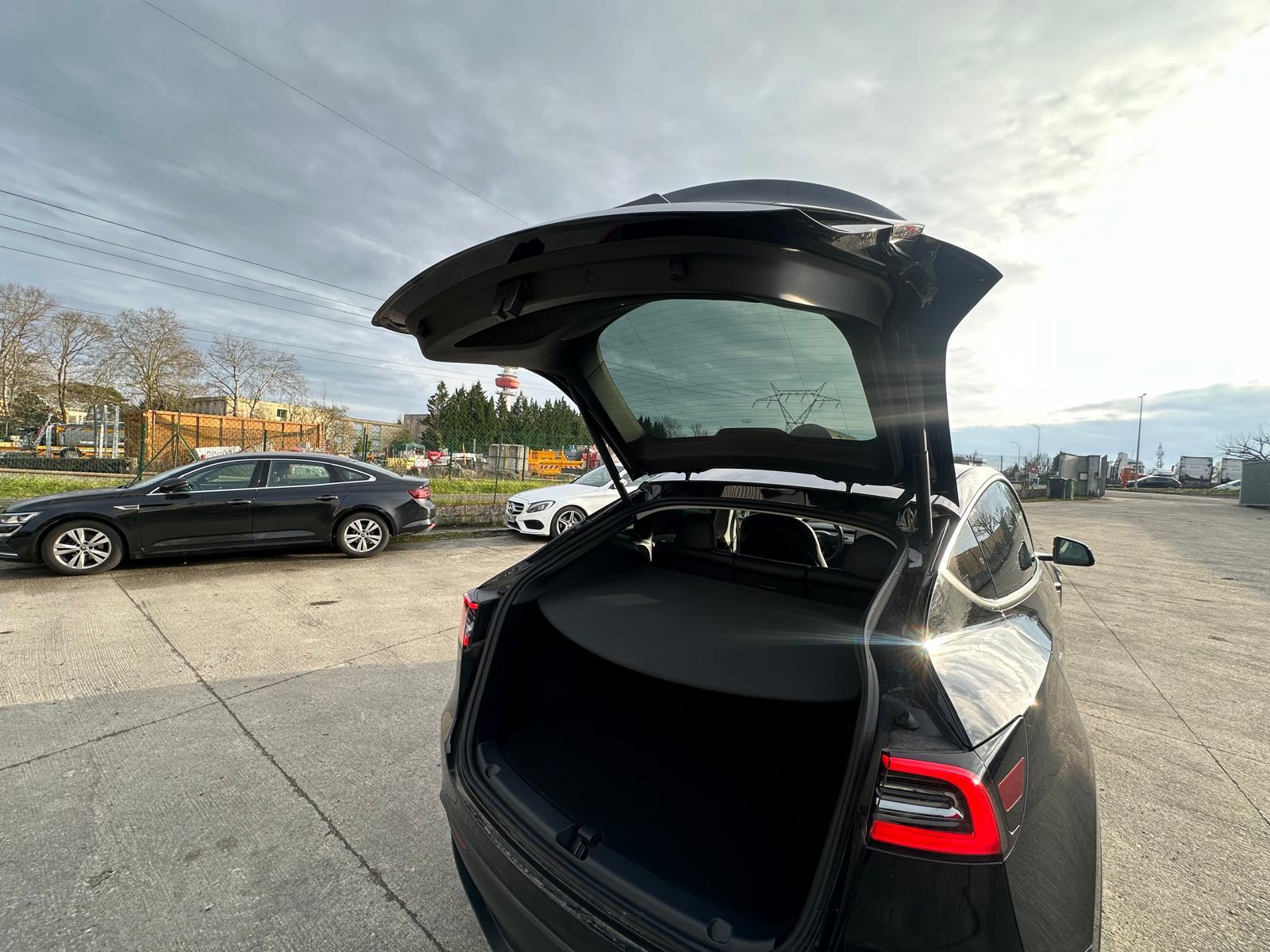 
								Tesla Model Y Standard full									