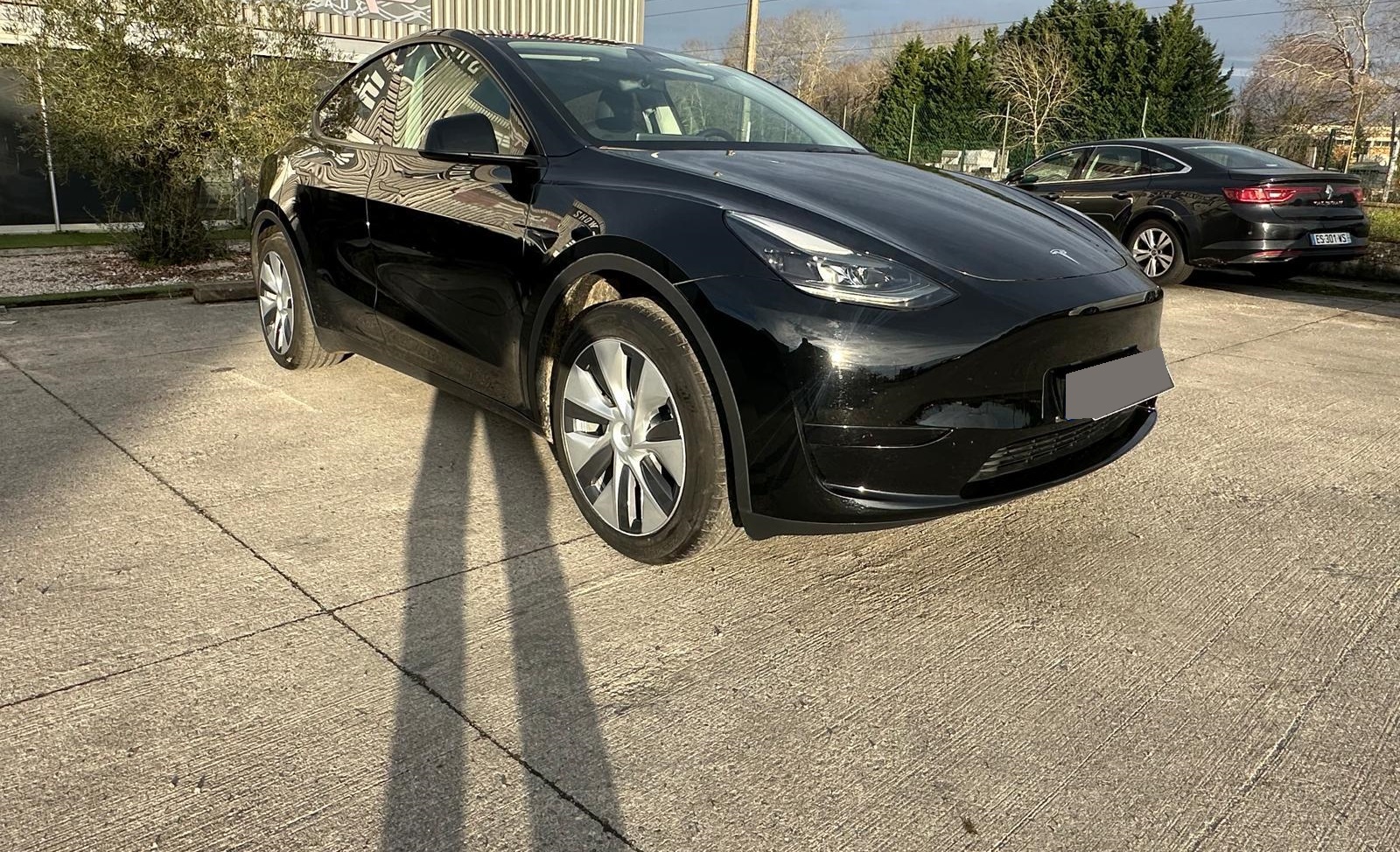 
								Tesla Model Y Standard full									