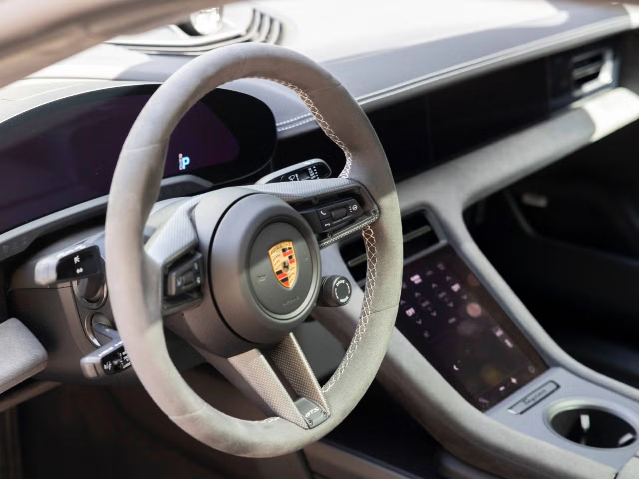 
								Porsche Taycan Gts 598ch full									