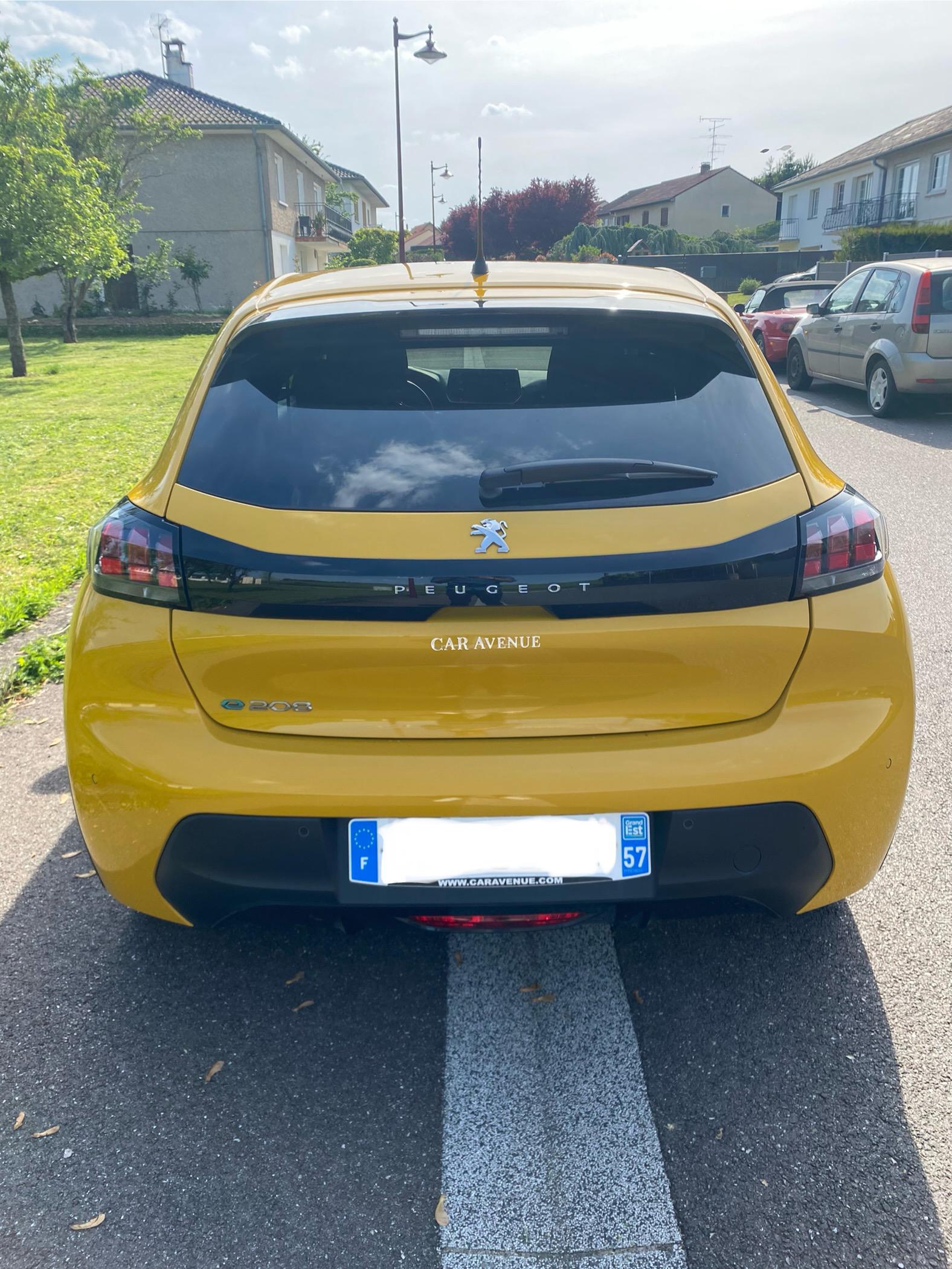
								PEUGEOT 208 II (2) ELECTRIQUE 50 KWH 136 E-STYLE full									