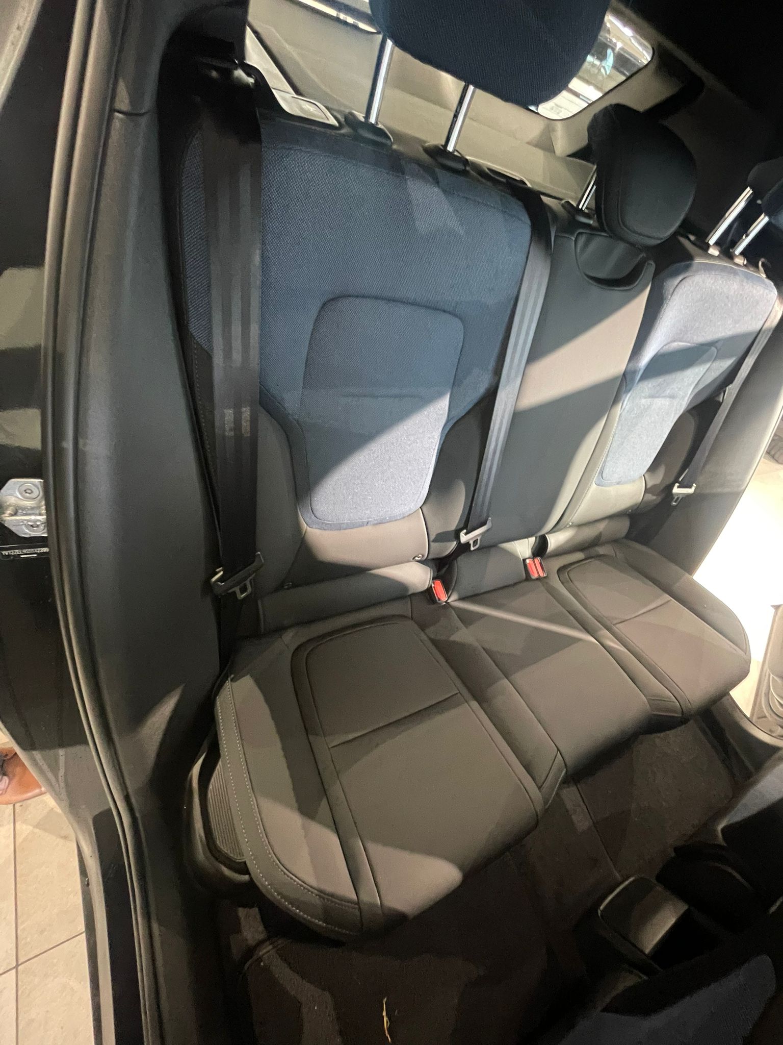 
								VOLVO EX30 SINGLE EXTENDED RANGE 272 CH 1EDT PLUS 69KWH full									