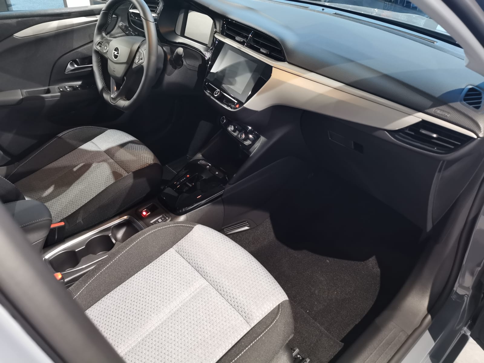 
								Opel Corsa full									