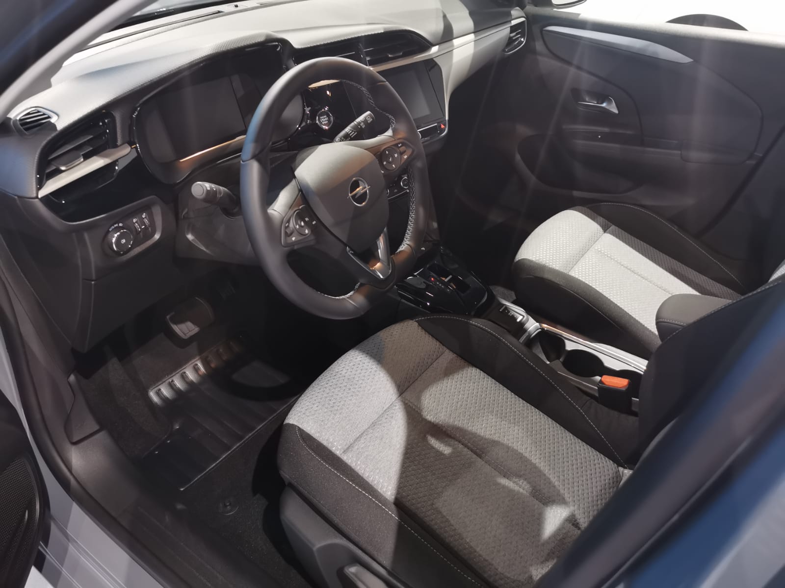 
								Opel Corsa full									
