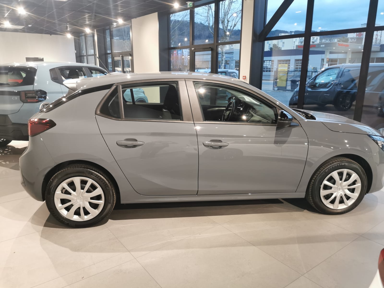 
								Opel Corsa full									