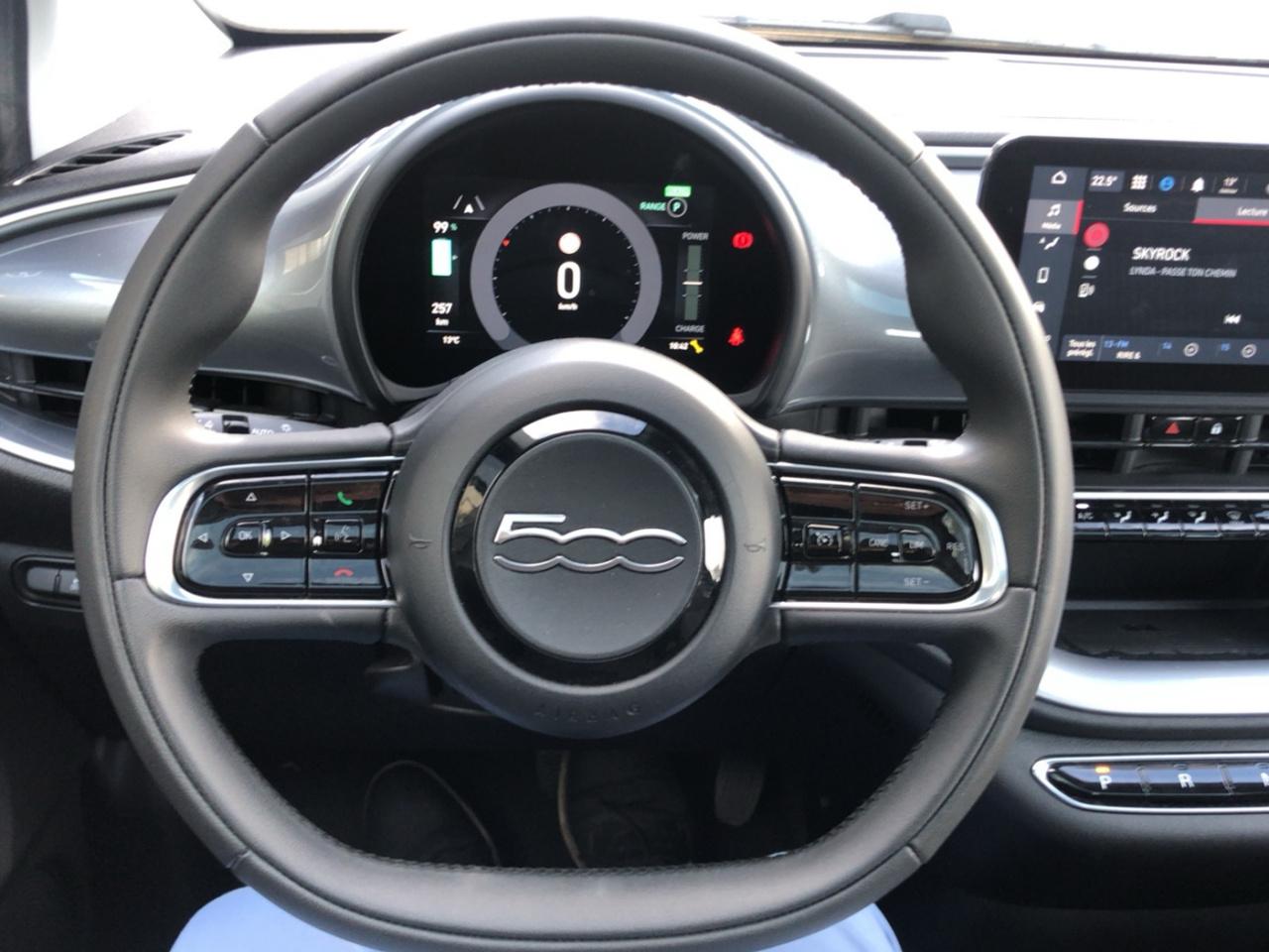 
								FIAT 500 III 42KWH 3CV ICONE PLUS full									