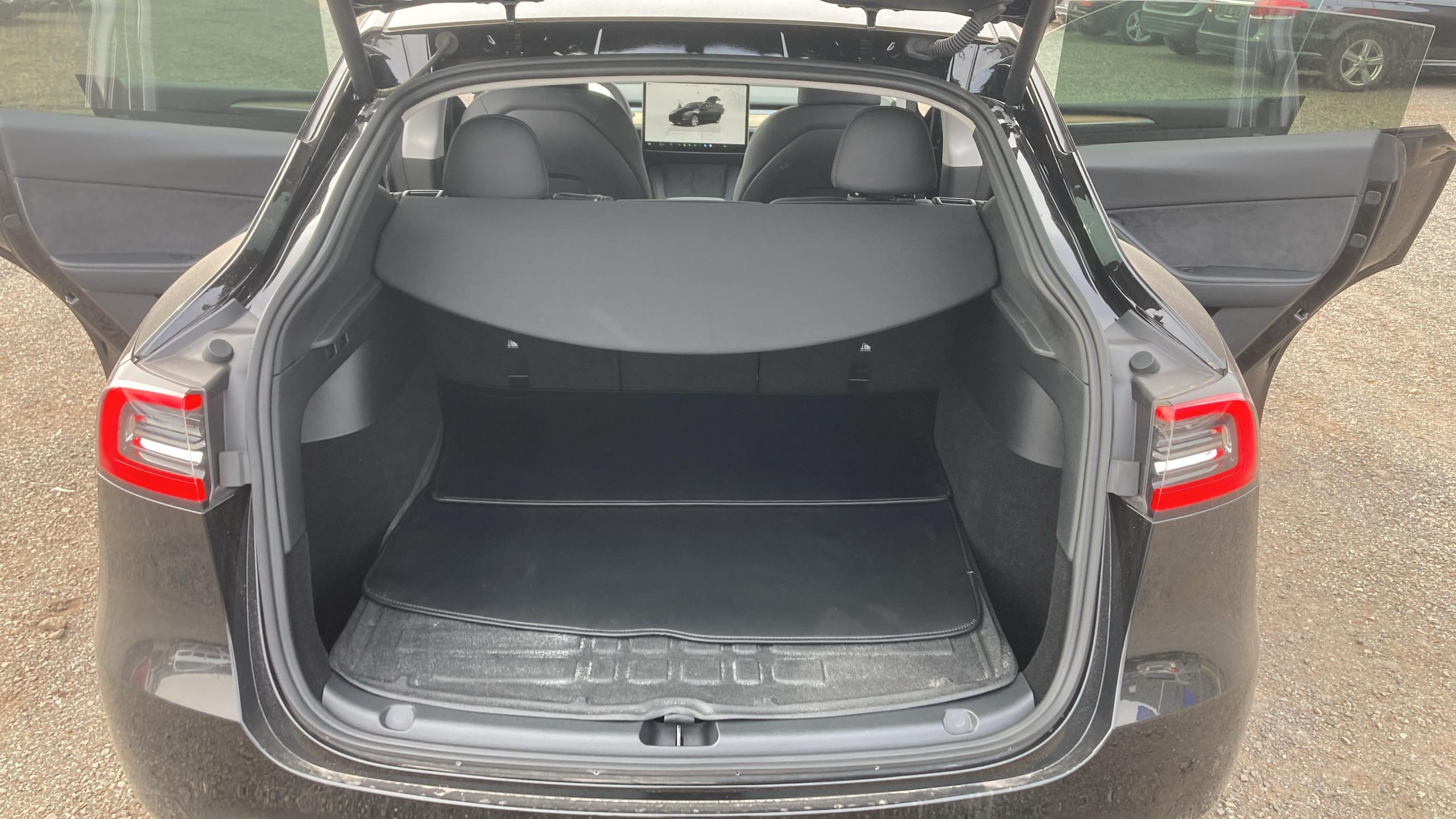 
								Tesla Model Y Standard full									
