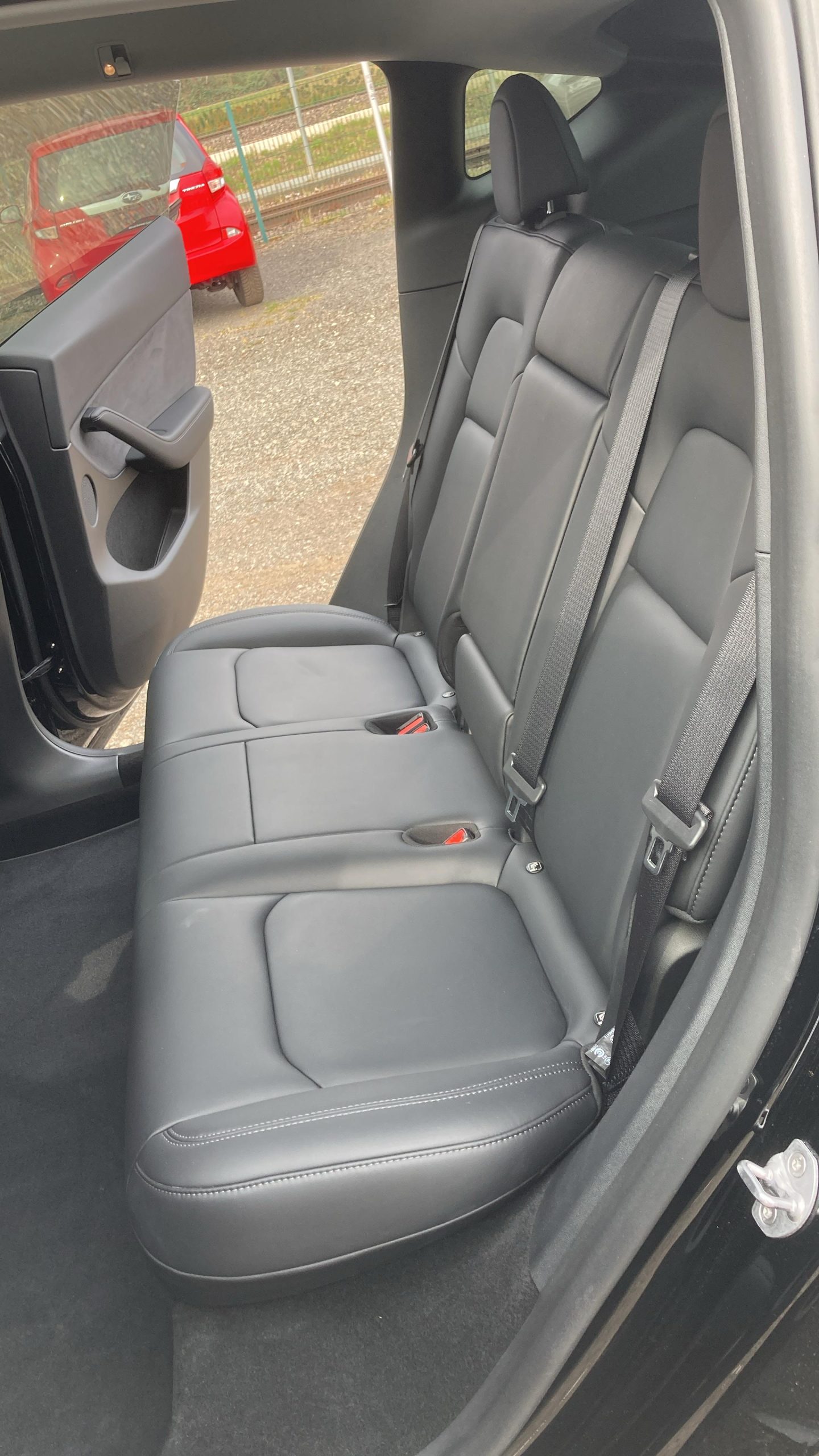 
								Tesla Model Y Standard full									