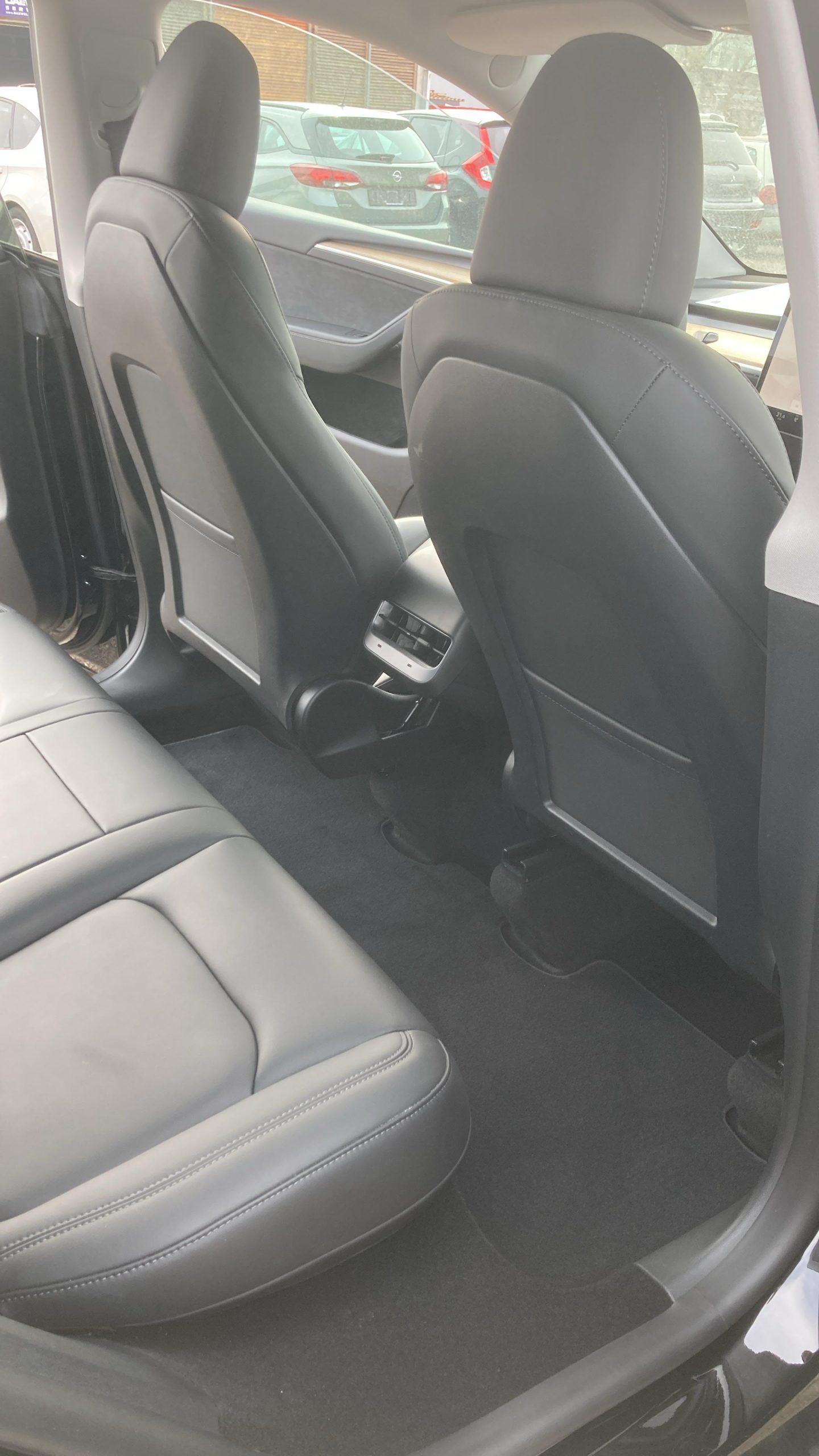 
								Tesla Model Y Standard full									