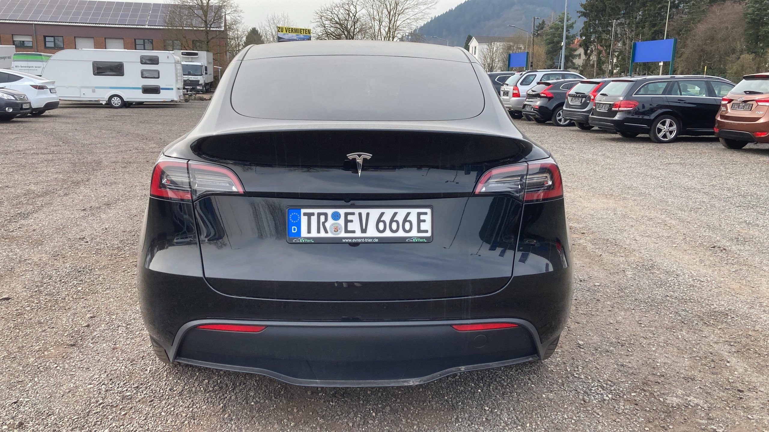 
								Tesla Model Y Standard full									