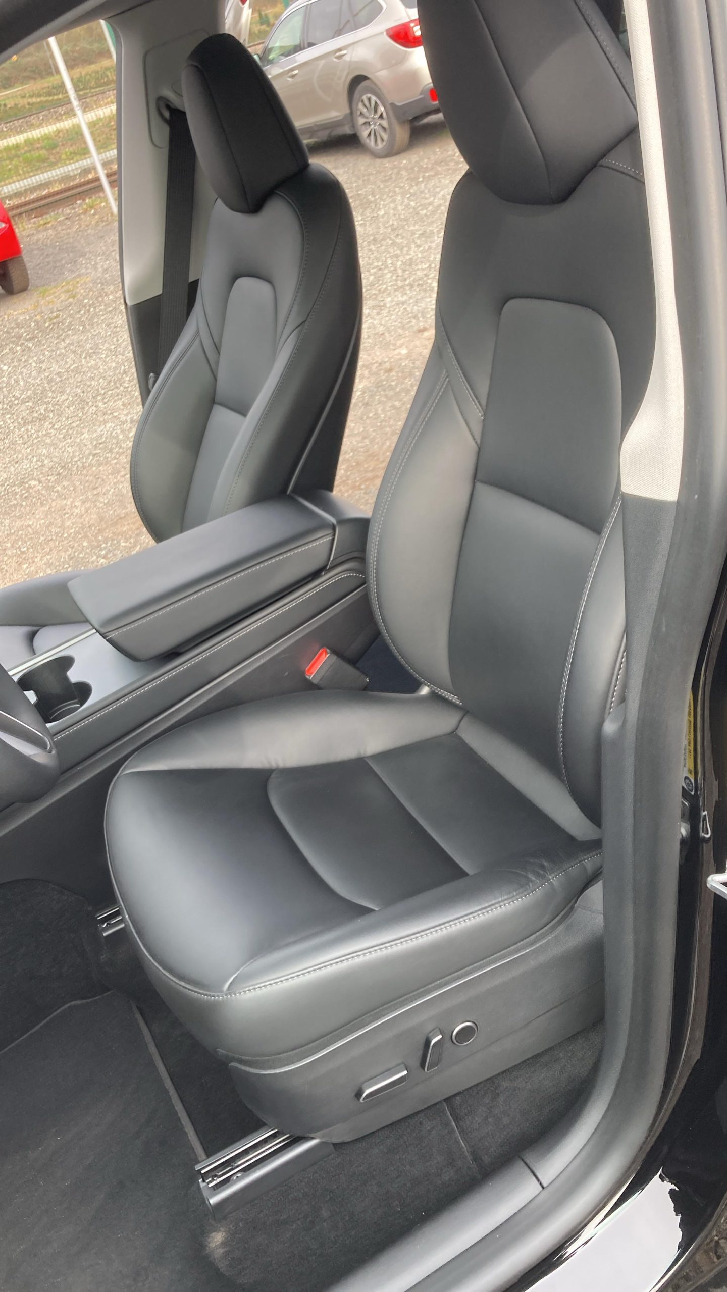 
								Tesla Model Y Standard full									