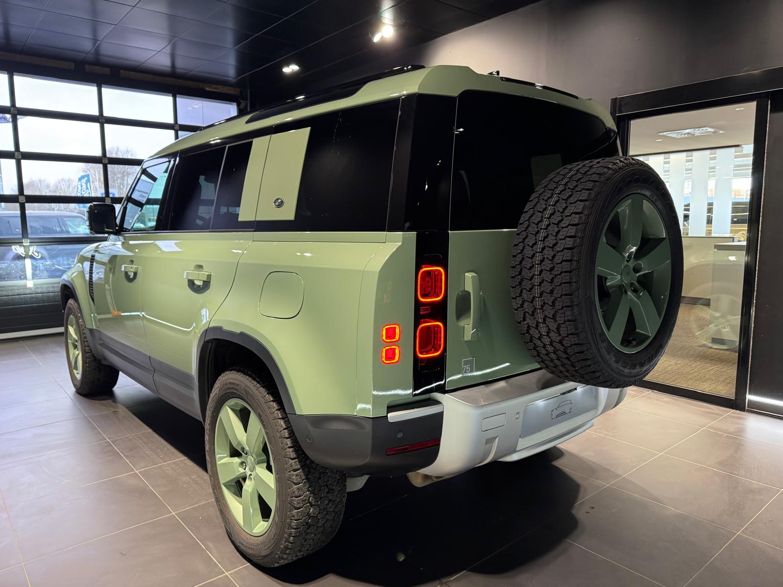 
								LAND ROVER DEFENDER IV 110 P400E PHEV X-DYNAMIC HSE BVA8 full									