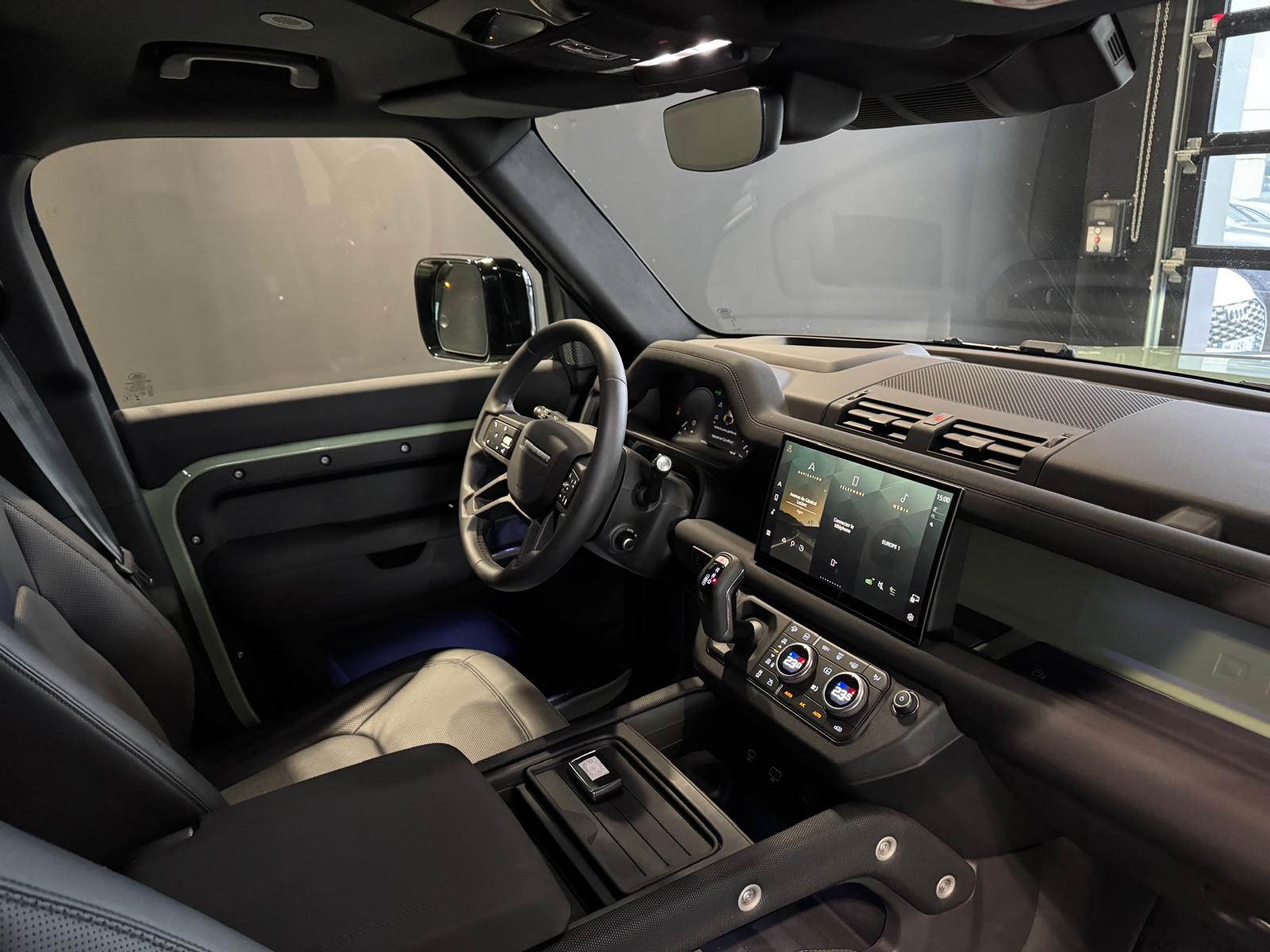 
								LAND ROVER DEFENDER IV 110 P400E PHEV X-DYNAMIC HSE BVA8 full									