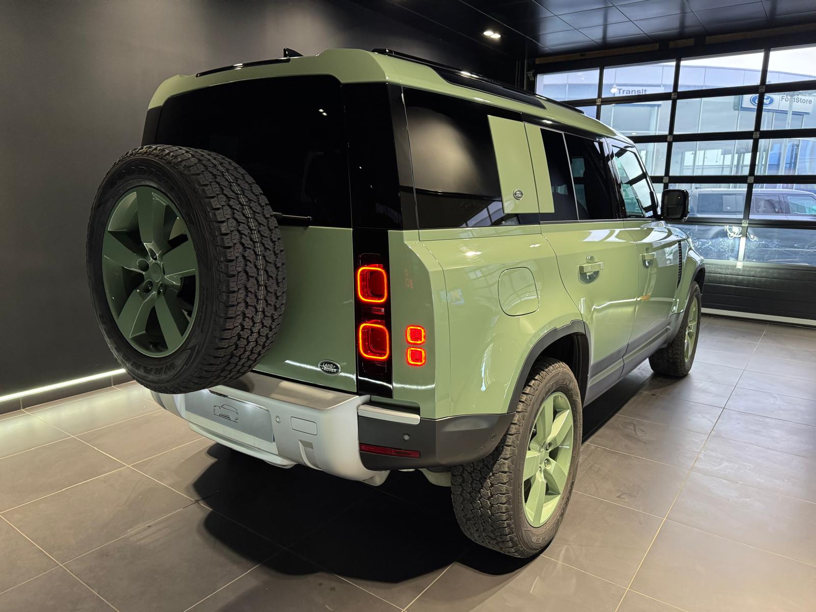
								LAND ROVER DEFENDER IV 110 P400E PHEV X-DYNAMIC HSE BVA8 full									